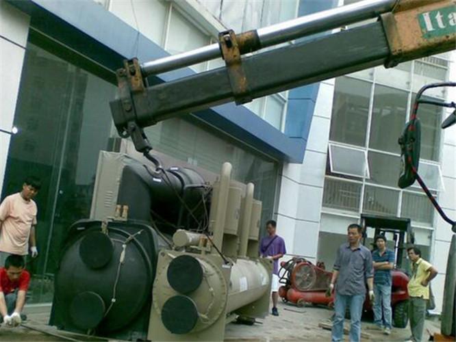 武威市随车吊和汽车吊的核心区别是什么？哪种更省钱？