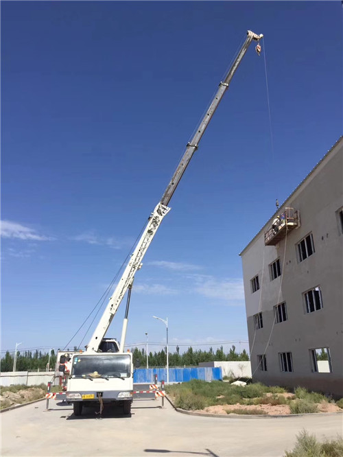 武威市“轻装强干”—— 吊车的 “轻量化臂架” 技术